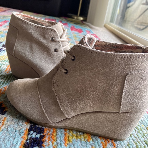 Tom’s desert bootie wedges! - Picture 3 of 8